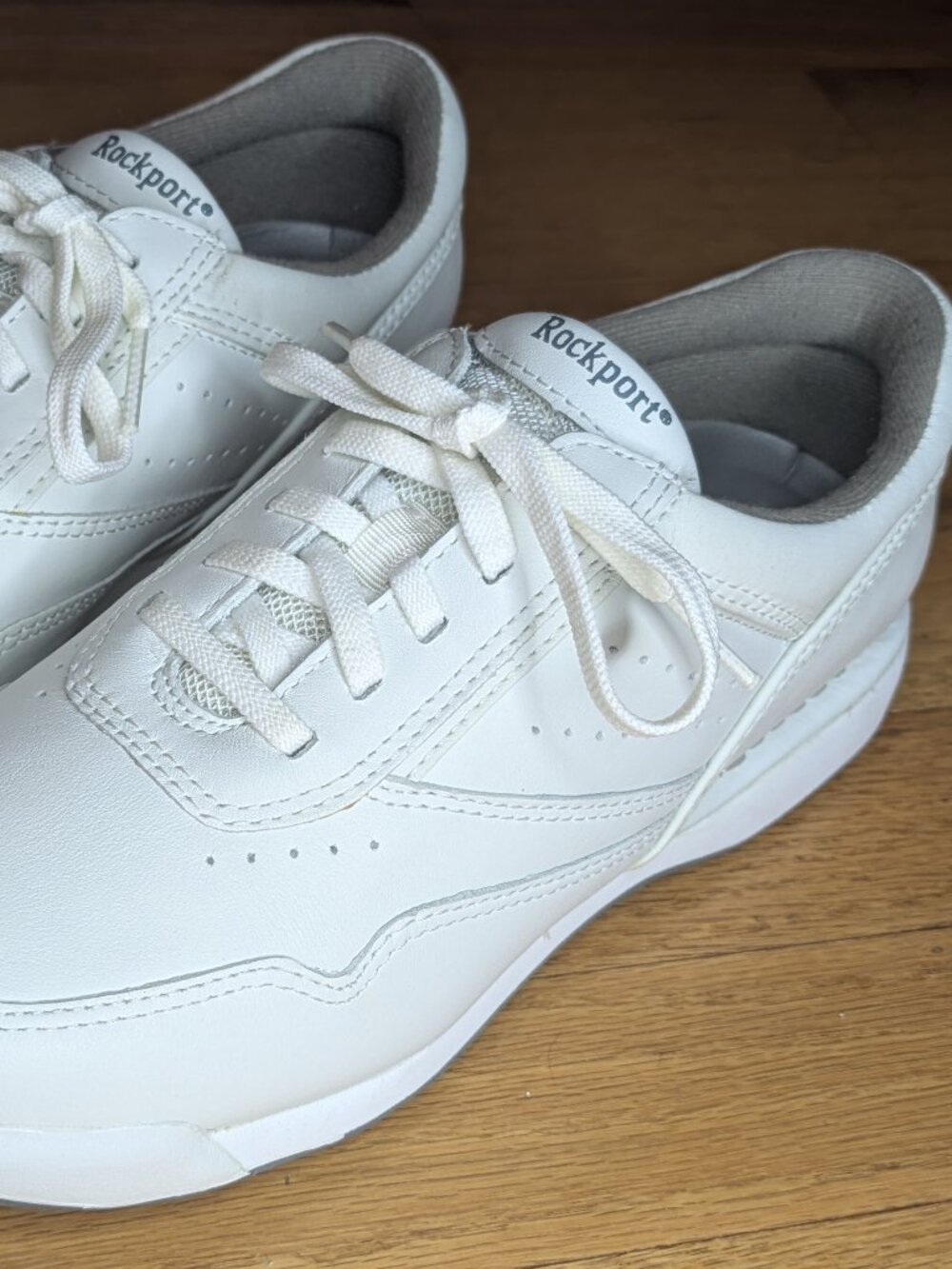 Rockport M7100 Prowalker Leather Sneakers (women's 7.5)